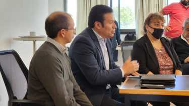 El ministro de Gobierno y Educación, Osvaldo Llancafilo está en Plaza Huincul (Foto: gentileza)