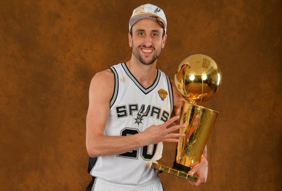 El cuatro veces campeón de la NBA es el primer argentino en ingresa al Salón de la Fama. 