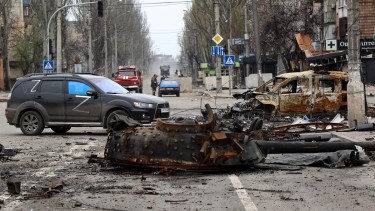 Calculan que quedan más de 100 mil civiles en la ciudad de Mariupol. Foto: AP 