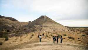 Barda del Desierto: arte, naturaleza y tecnología en Contralmirante Cordero