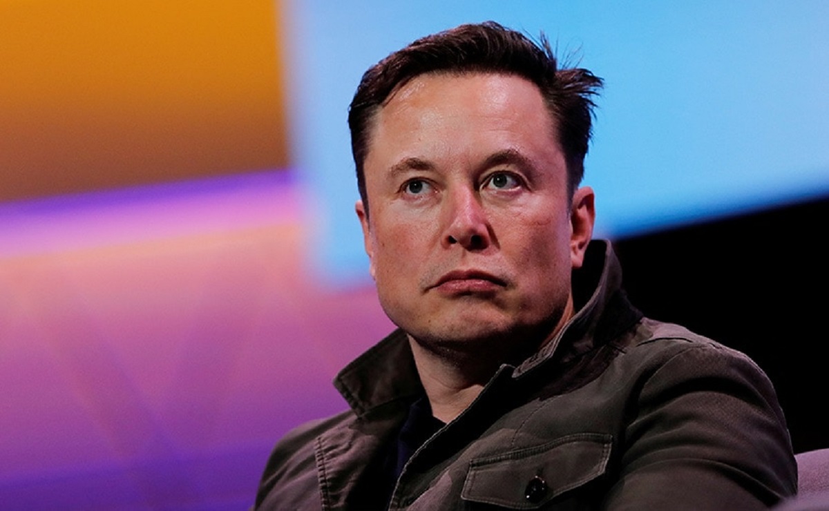 Elon Musk está medio de una operación para adquirir Twitter.  