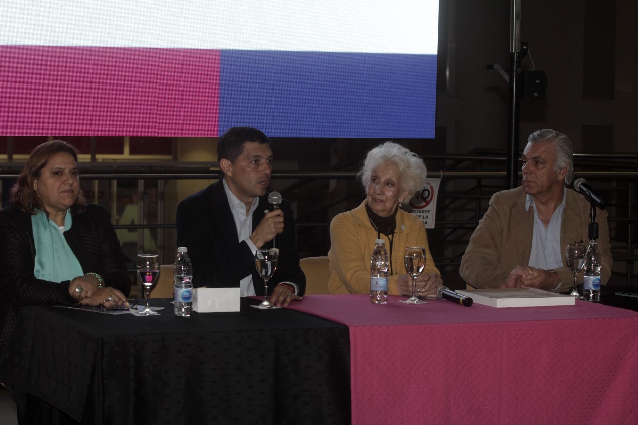 Estela de Carlotto presentó la diplomatura en Derechos Humanos en Neuquén (foto Oscar Livera)
