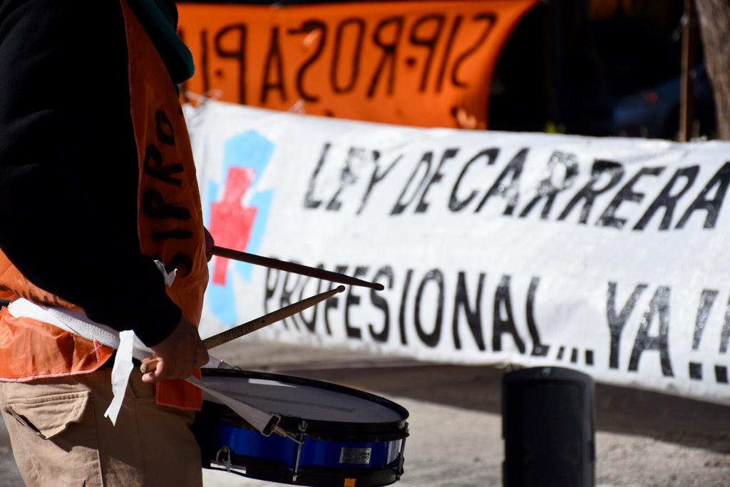 Profesionales de la Salud  reclaman la ley de carrera profesional en Neuquén. Foto: Matías Subat