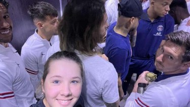 Marta Silchenko, la golfista que logró una envidiable foto junto al plantel del PSG. 