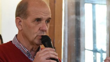 "Estoy muy indignado", dijo el intendente en un video. 