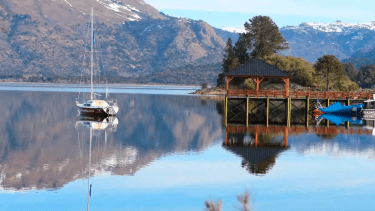 Villa Pehuenia se postula como uno de los destinos más elegido este verano 2023, según indicó el subsecretario de Turismo, Hernán Santarelli.