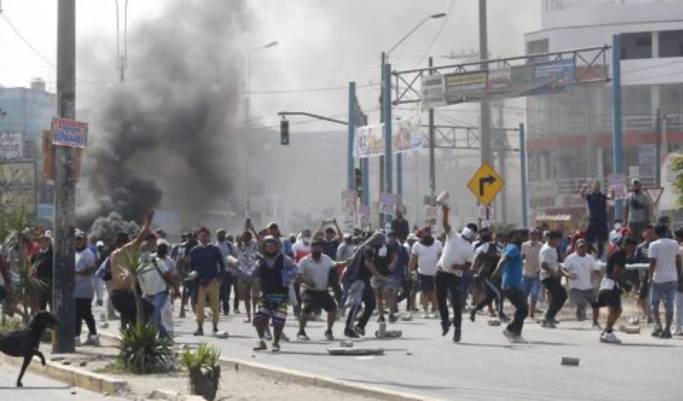 Protestas en Perú por el aumento en los combustibles. 