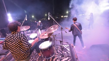 Turf se presentó en la previa del cumpleaños de Plaza Huincul (Foto: gentileza)