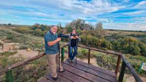 La pasión por la fotografía y las aves impulsa al grupo de observadores en Plaza Huincul 
