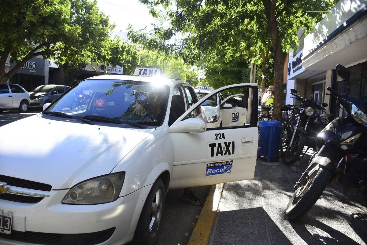 Tras la aprobación del aumento en las tarifas, el servicio de taxis en Roca costará un 30% más. Foto: Andrés Maripe