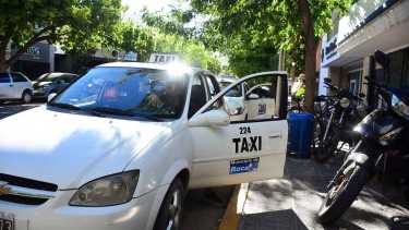 Tras la aprobación del aumento en las tarifas, el servicio de taxis en Roca costará un 30% más. Foto: Andrés Maripe