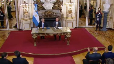 Alberto Fernández y Martín Guzmán compartieron el anuncio, antes de la partido del ministro a la convención anual del FMI y el Banco Mundial. 