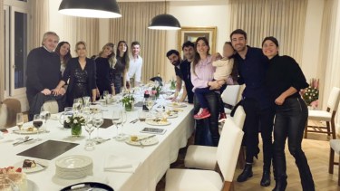 La fotografía del encuentro en la Quinta de Olivos, del que participó el Presidente y amigos de Yañez, salió a la luz meses después, y el tema derivó en una denuncia ante la Justicia.