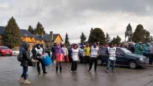 Los empleados municipales no aceptaron una nueva propuesta salarial y marchan al Centro Cívico