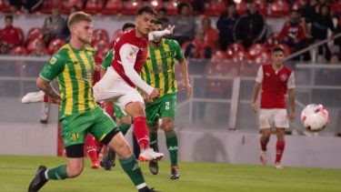 Pozzo hizo el gol de Independiente y fue la figura.