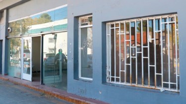 En mayo se firmó el contrato de compra del cine de Centenario. Foto: Gentileza.  
 