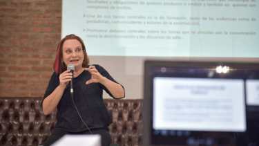 La Defensora del Público Miriam Lewin  en el encuentro de comunicadores y comunicadoras que se realizó en Aluminé (foto gentileza)