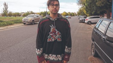 El 1 de marzo se encontró con la desagradable sorpresa que se habían llevado su bajo, un pedal, cables, amplificador y auriculares. Foto Juan Thomes