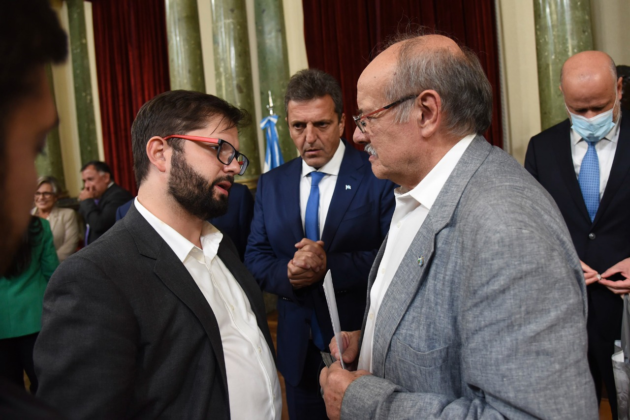 El presidente chileno y el diputado rionegrino, hoy en el Congreso. 