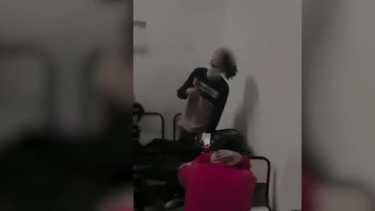 El juego de las banderas, se ha popularizado en Tik Tok.  LLegó a Neuquén. Foto: Captura viideo Telefé Neuquén.