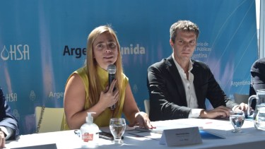 La intendenta viajó esta semana a Buenos Aires, donde se licitó una obra clave para Roca: el Plan Director de Cloacas.