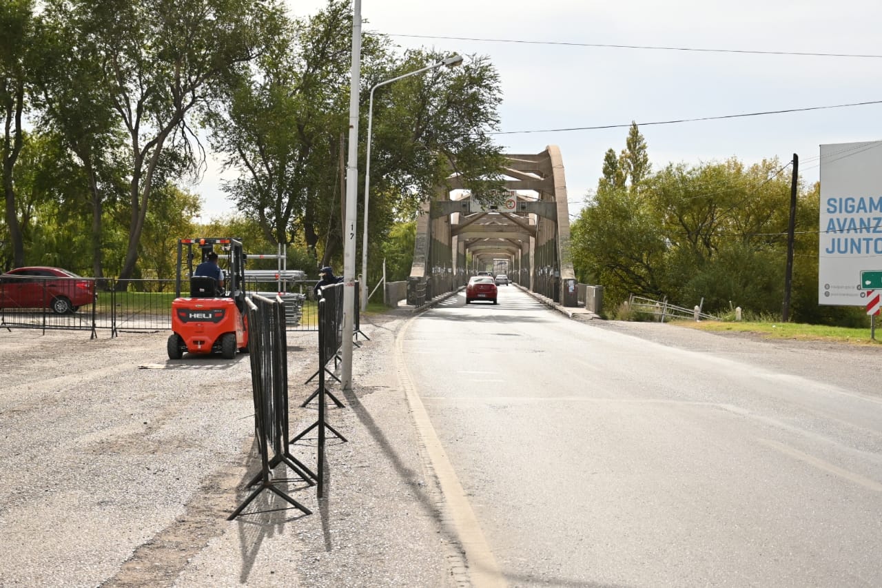 El festival del puente Neuquén - Cipolletti afectará el tránsito normal en la zona. (Florencia Salto).-