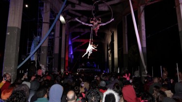 Entre los espectáculos se pudieron ver danzas aéreas. Foto: Oscar Livera.