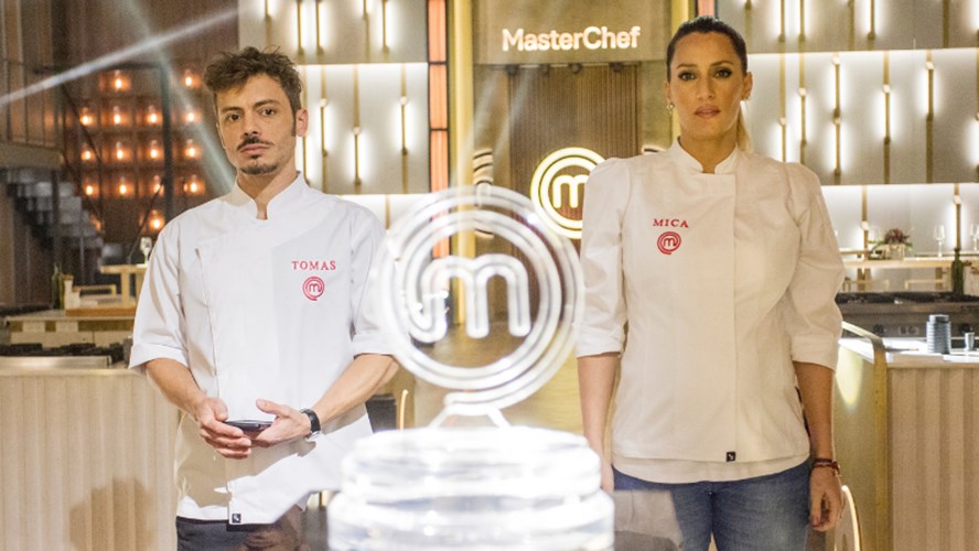 Mica Viciconte y Tomás Fonzi esperan conocer quién ganará Masterchef Celebrity. Foto: Telefé