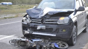 Iba en moto y murió tras un accidente con una camioneta en la Ruta 22