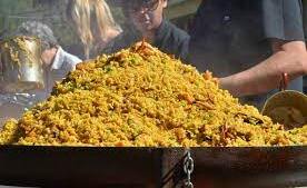 Villa Pehuenia Moquehue ya prepara su tradicional paella gigante para este viernes