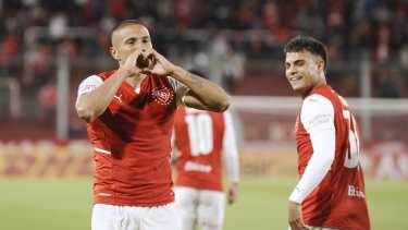 Benegas y Soñora convirtieron para el Rojo.  Foto: Twitter @Independiente