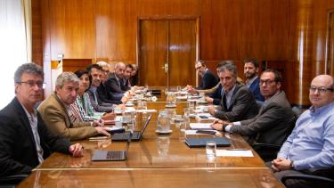 Martínez y Domínguez plantearon la necesidad de producir a pleno a las refinerías. 