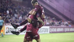 Copa Sudamericana: Lanús ganó con un gol polémico y Banfield perdió en Chile