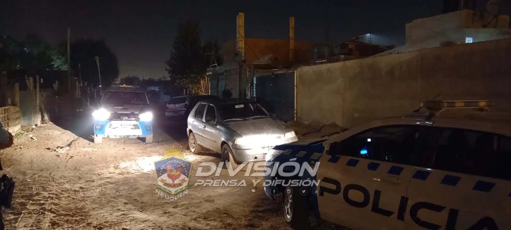 La policía difundió la foto luego de que se hizo la persecución del auto denunciado como robado. (Prensa Policía de Neuquén)
