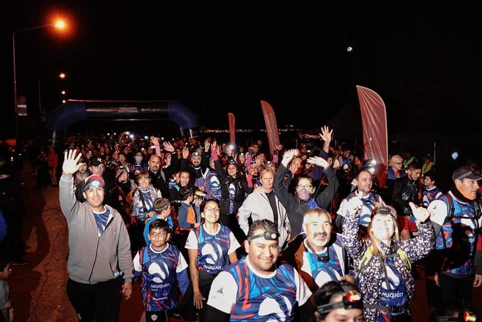 Más de 2000 personas participaron del primer trekking nocturno en  Neuquén.