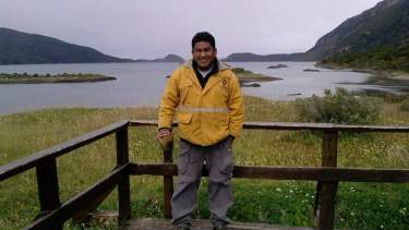 Walter Ramón Puca, de 47 años, trabajó en parques nacional. Esta madrugada murió en un siniestro vial en Bariloche. Foto: Gentileza