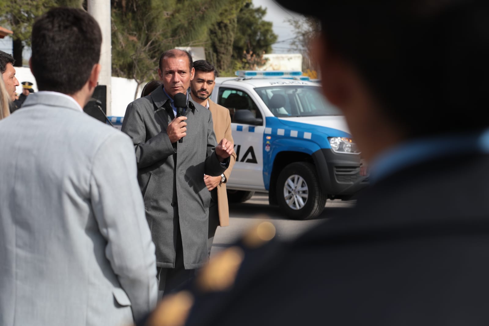 Gutiérrez aprovechó un acto en la jefatura de Policía para anunciar que echaría al efectivo detenido por abusar de una niña. (Foto prensa Gobierno).-