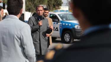 Gutiérrez aprovechó un acto en la jefatura de Policía para anunciar que echaría al efectivo detenido por abusar de una niña. (Foto prensa Gobierno).-