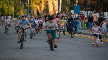 Los niños pueden salir a disfrutar de las bicicletas en las calles sin la presencia de automóviles. Foto archivo.