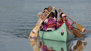 El grupo de canotaje para sobrevivientes de cáncer de mama celebró su primer año en Roca