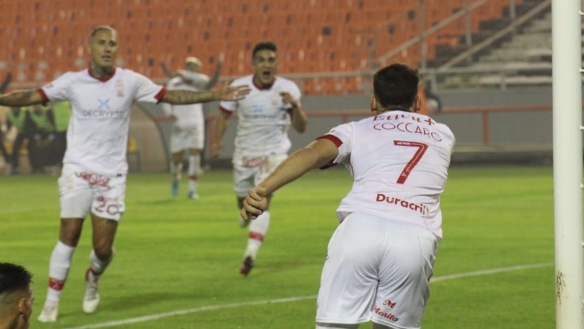 Huracán mantiene viva sus chances de clasificar a los cuartos de final del torneo local. Foto: Gentileza Twitter @CAHuracan