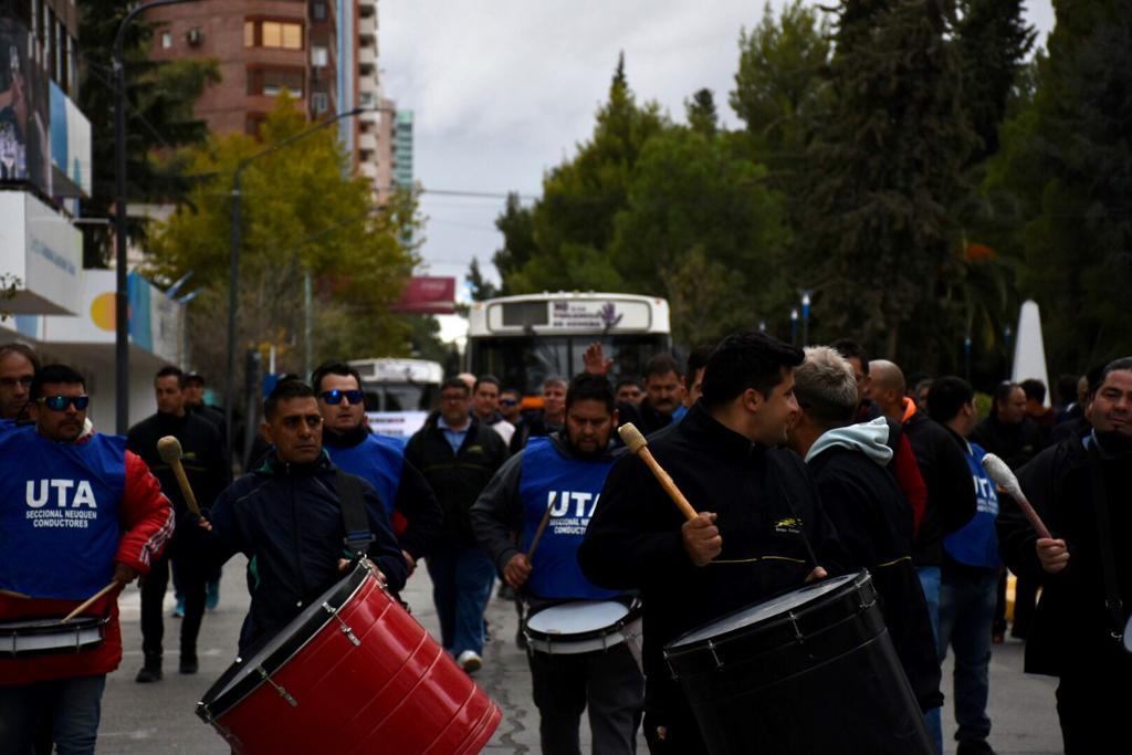 La semana pasada, los choferes de UTA Neuquén marcharon por el centro de la ciudad. (Foto archivo Matías Subat).-