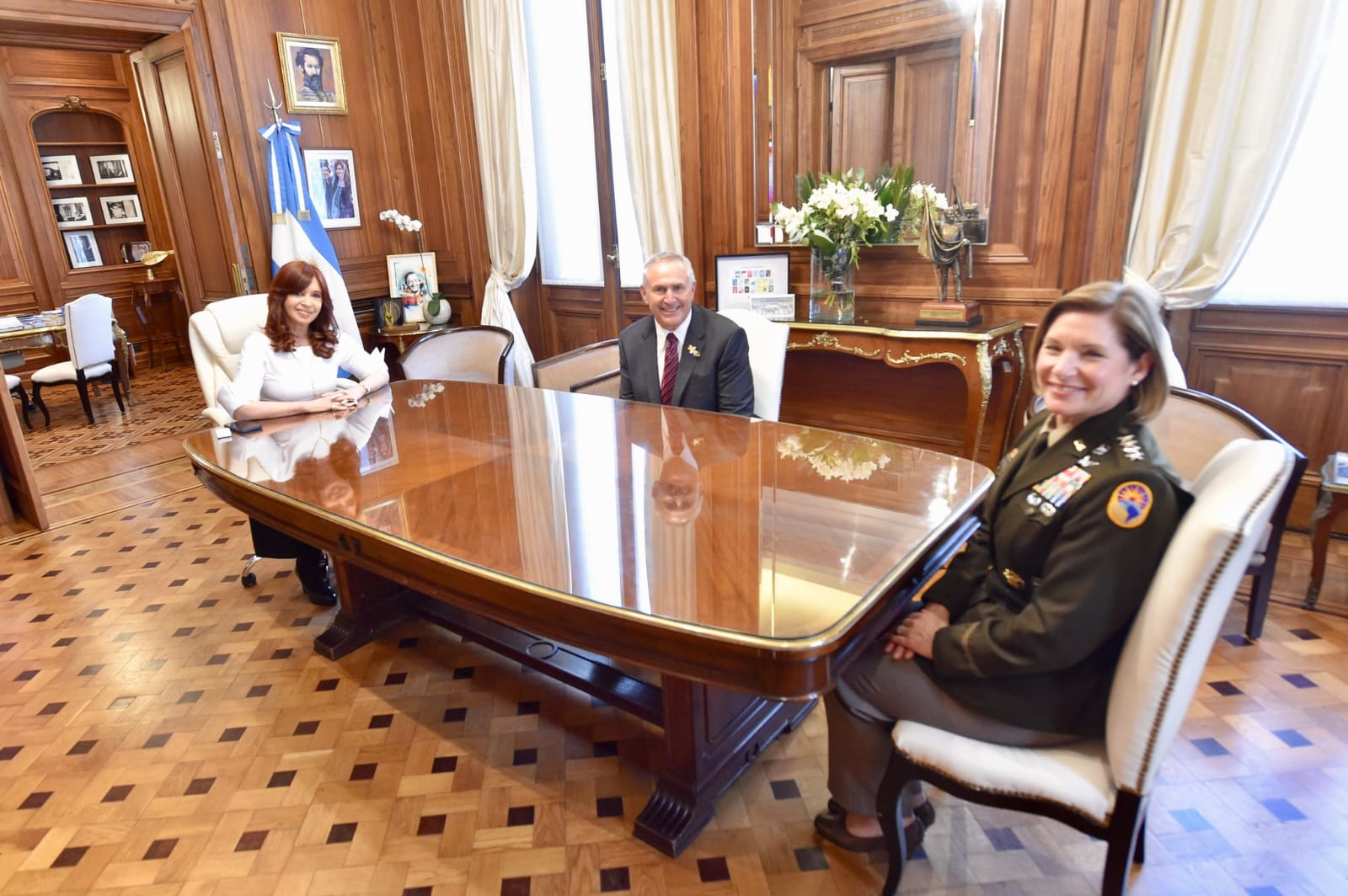 Cristina Kirchner se reunió ayer con Laura Richardson. 