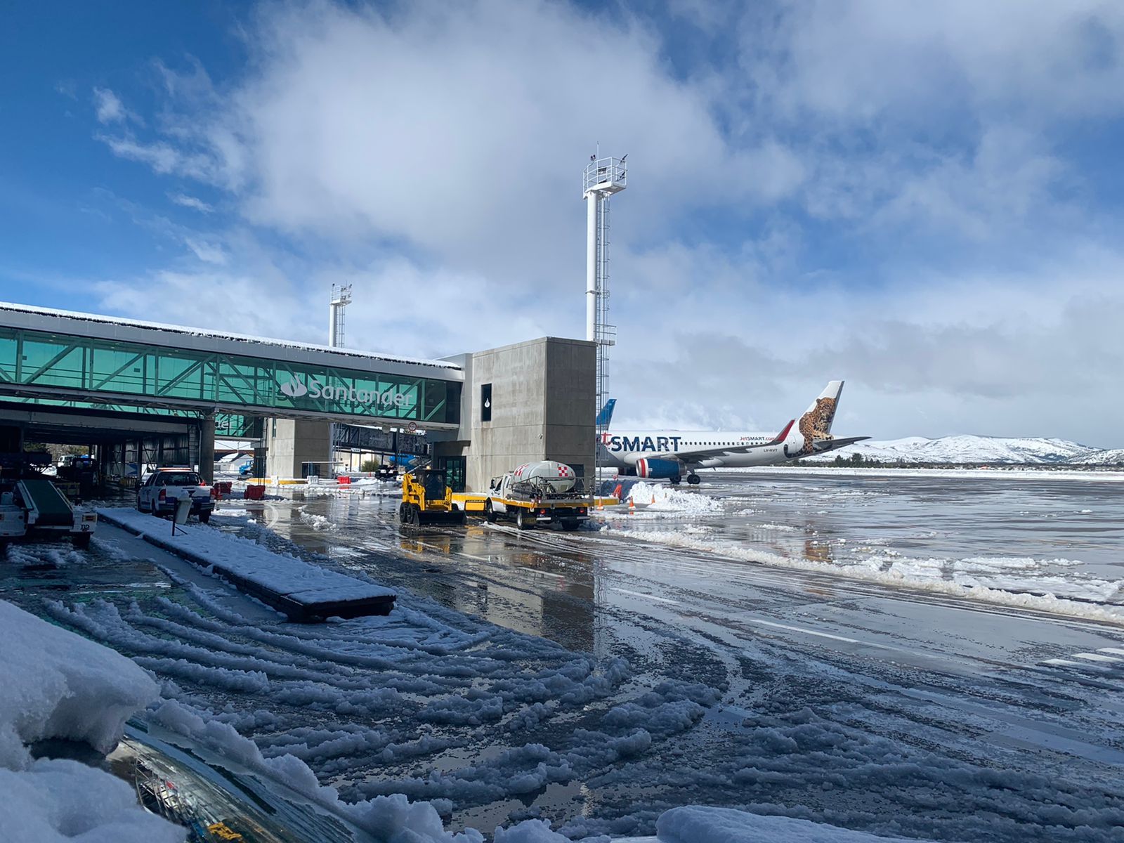 Después de las complicaciones con la nieve, el aeropuerto de Bariloche volvió a operar con normalidad. Foto: Gentileza