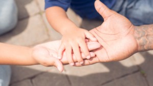 Buscan familia solidaria para albergar temporalmente a dos hermanas en Regina