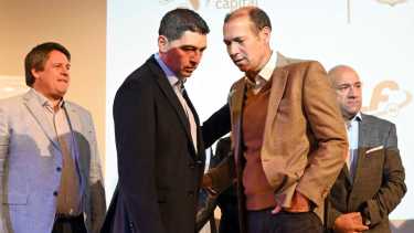 Los cuatro de la capital. Los dirigentes de la provincia y el municipio junto al reconvertido Darío Lucca. Foto: Florencia Salto.