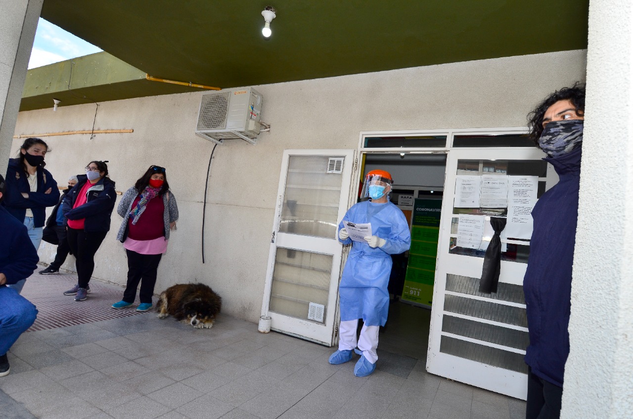 En el hospital de Villa Regina se agotó el stock de vacunas antigripales para mayores de 65 años. (Foto Néstor Salas)