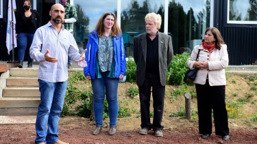 Marcelo Alonso (centro) un mes atrás participó de la inauguración de un edificio de Conicet en Bariloche. Seguirá como decano de la UNC en la ciudad hasta 2026. Archivo
