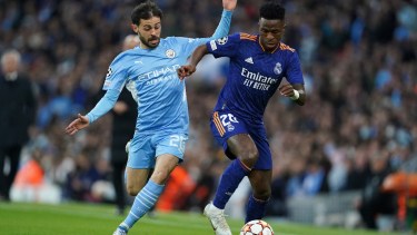 Bernardo Silva contra Vinicius, duelo clave en el Manchester City-Real Madrid. Foto: AP