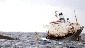 Alerta ambiental en Túnez por el naufragio de un buque con 750 toneladas de gasoil
